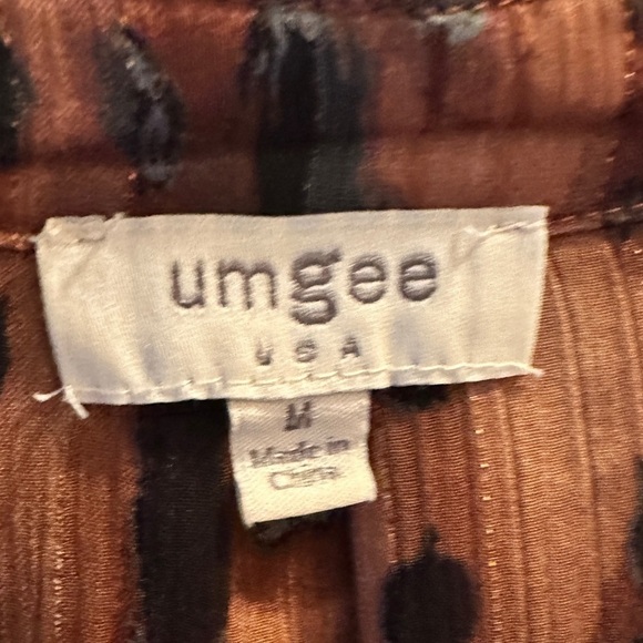Umgee Boutique Leopard Print Top Size Medium - Picture 3 of 4